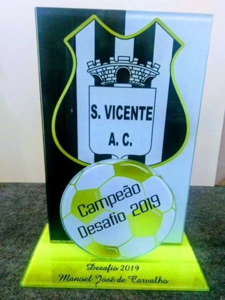 Troféus de vidro personalizados - Vidraçaria Art Guedes